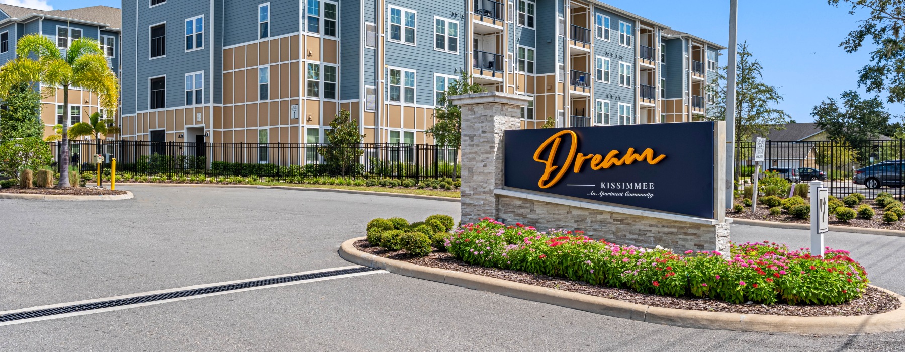 dream kissimmee apartments monument sign
